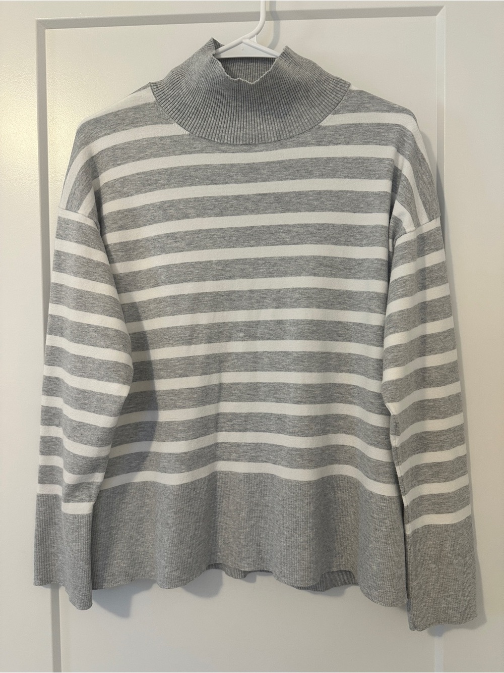 Babaton Aritzia Weekday Turtleneck Sweater Gray White Stripe Size Small Women’s